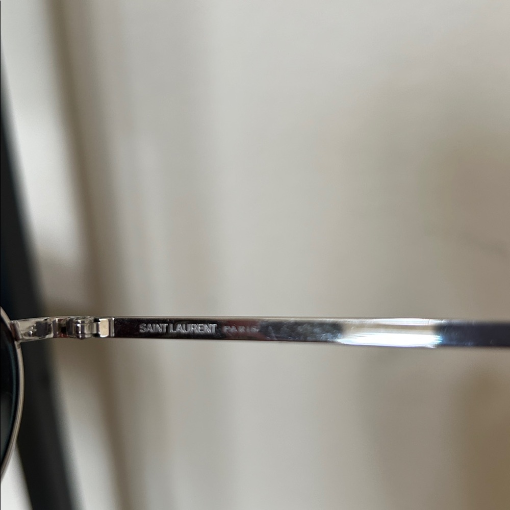 Saint Laurent SL 301 Loulou Heart-Shape Sunglasses Gold Frame Black/Gradient Len - Picture 7 of 17